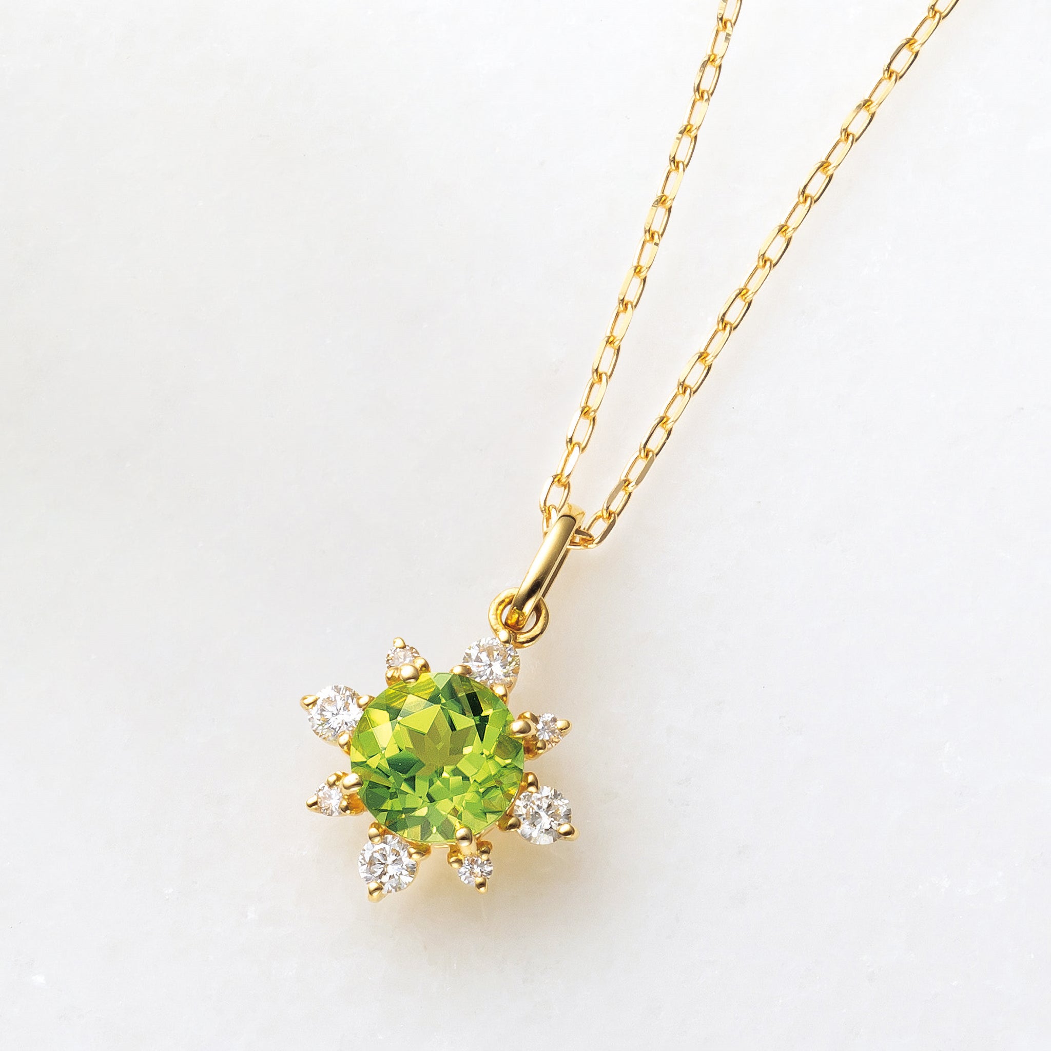 ペリドット/ダイヤモンド K18ネックレス(8月誕生石)《24H01007》 | 京セラジュエリー オンラインストア